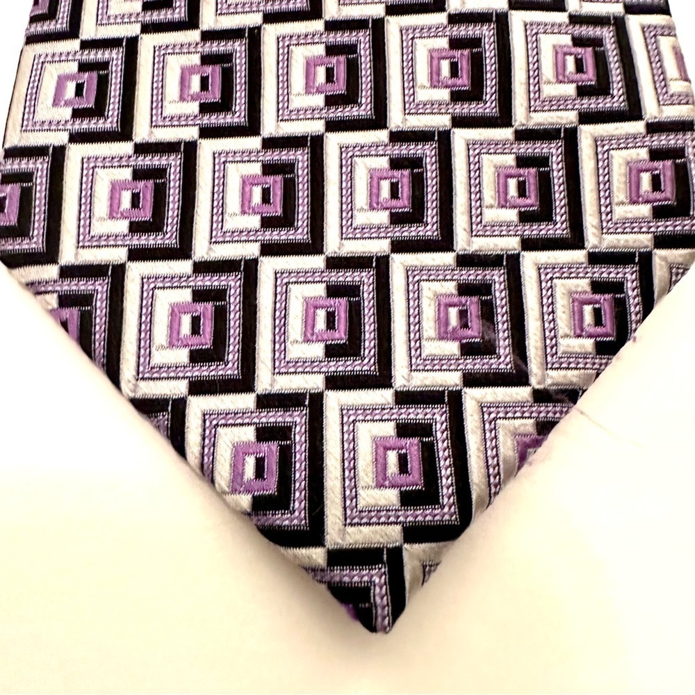 Martin Wang 100% Silk Menโs Tie Black Silver Purple Geometric Size O/S - Picture 2 of 6